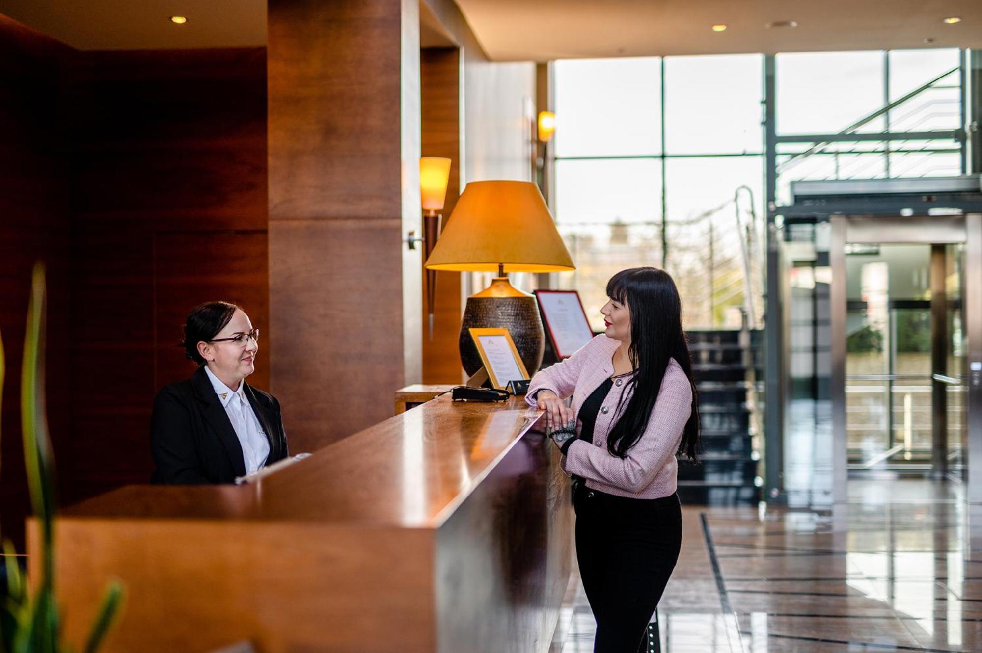 Hotel Alhar Lubliniec Extérieur photo
