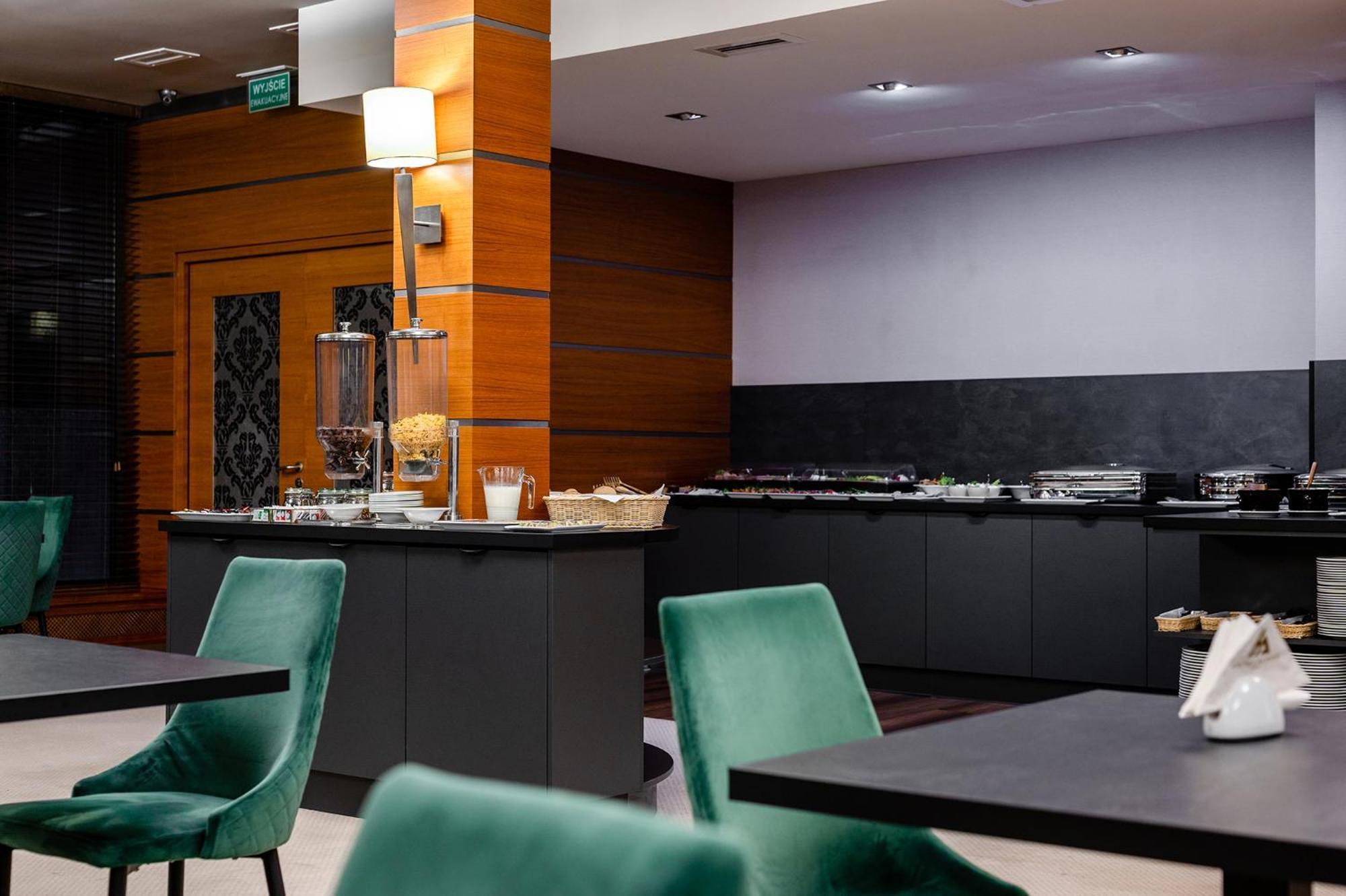 Hotel Alhar Lubliniec Extérieur photo