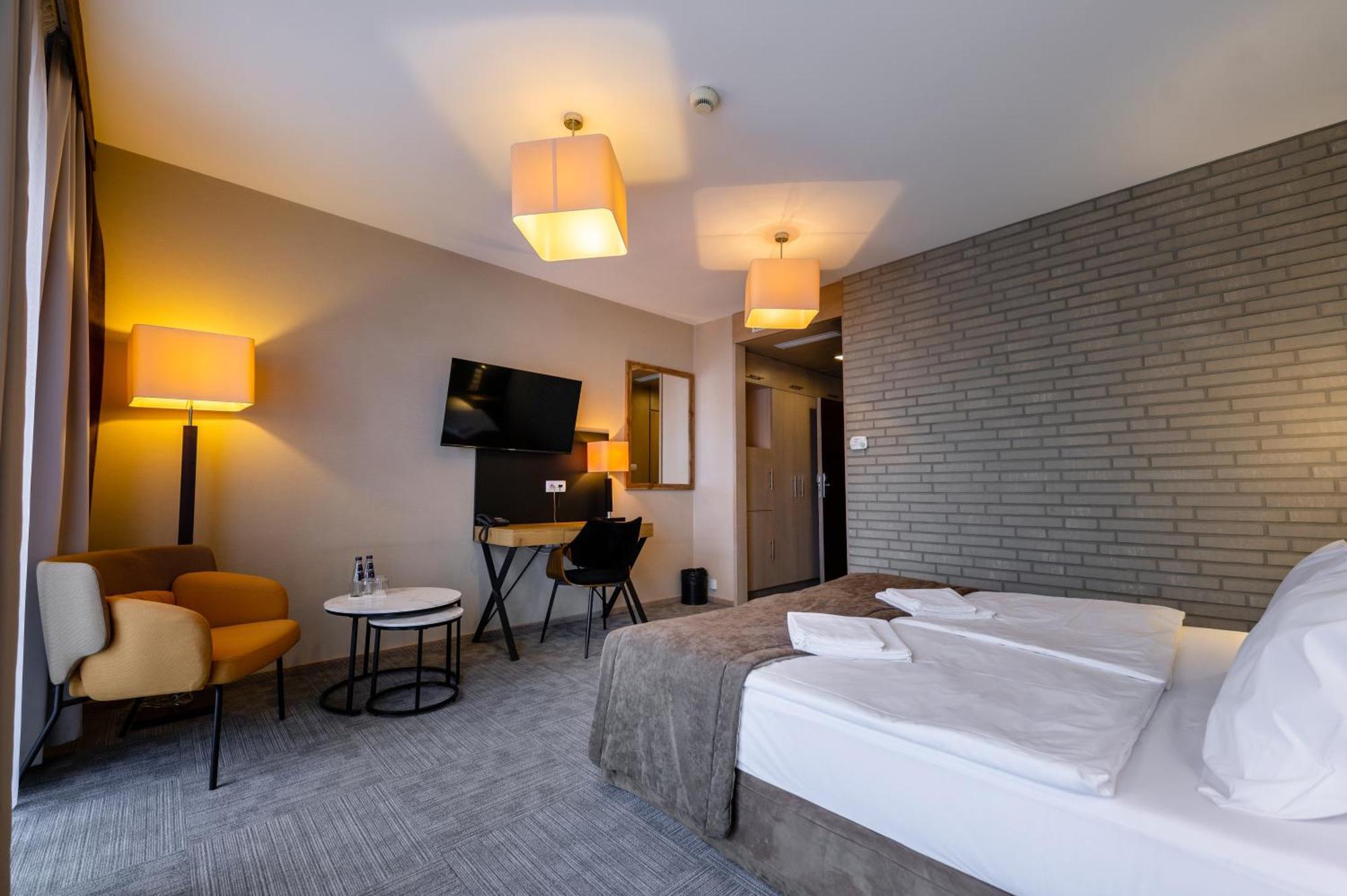 Hotel Alhar Lubliniec Extérieur photo
