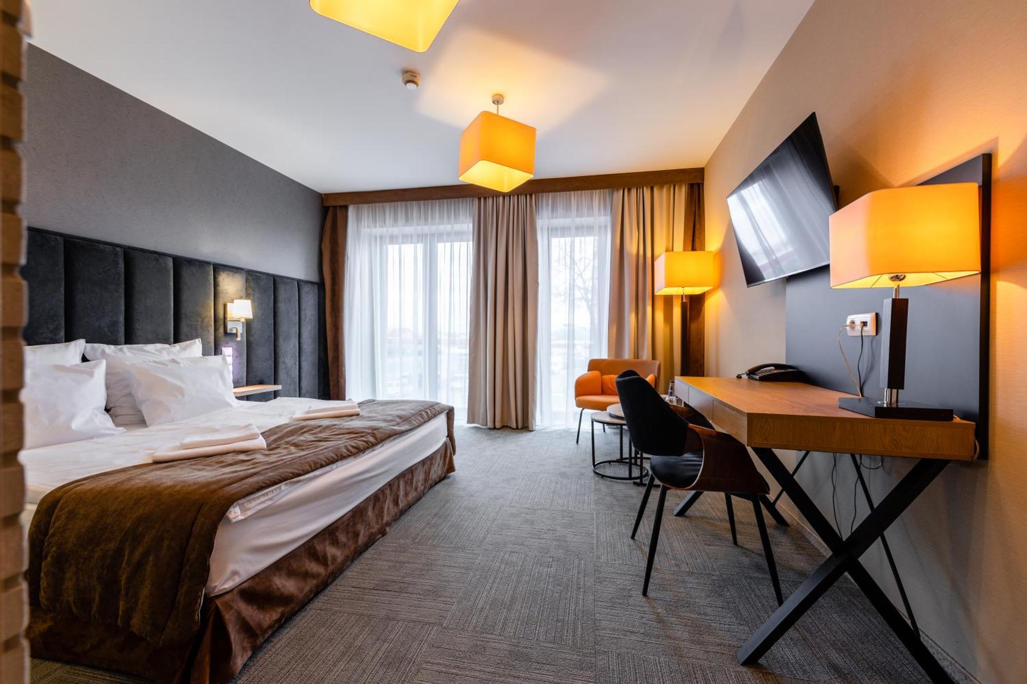 Hotel Alhar Lubliniec Extérieur photo